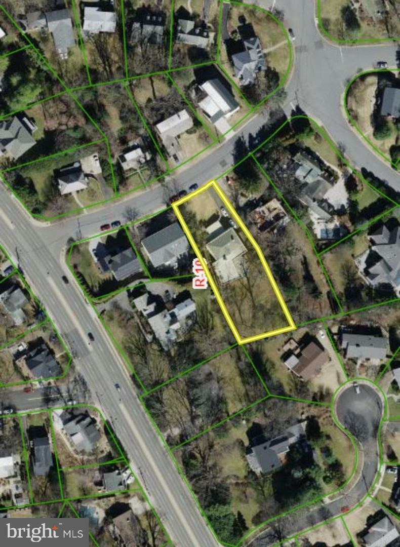 Property Photo: 4740 34th Street N VA 22207