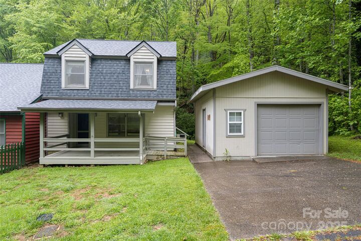 Property Photo: 5 Creekside Drive NC 28751