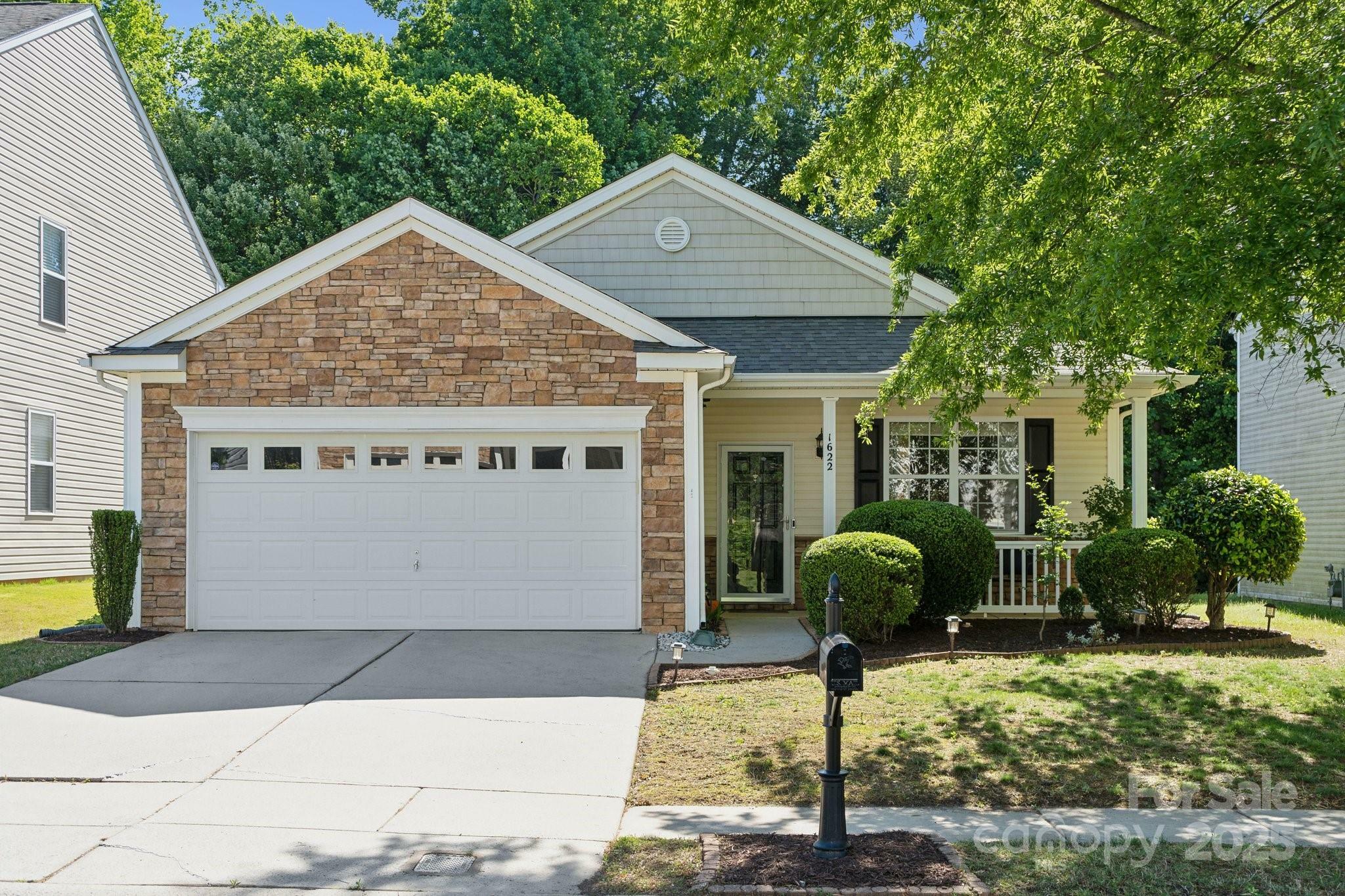 Property Photo: 1622 Candlewood Ridge Lane NC 28105
