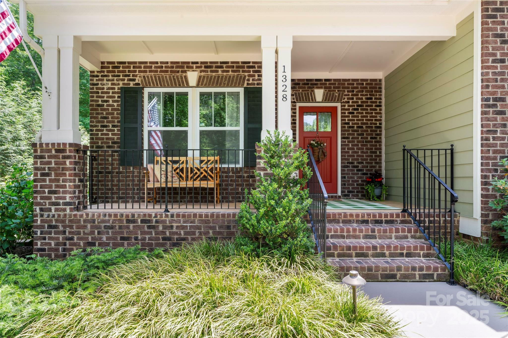 Property Photo: 1328 Huntcliff Drive NC 28173