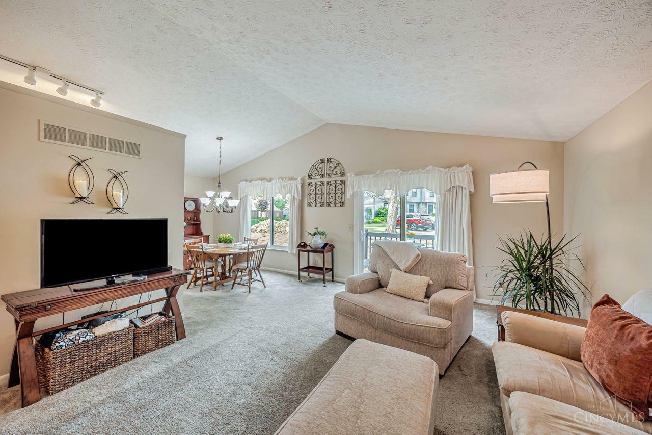 Property Photo: 1093 Kensington Lane OH 45245