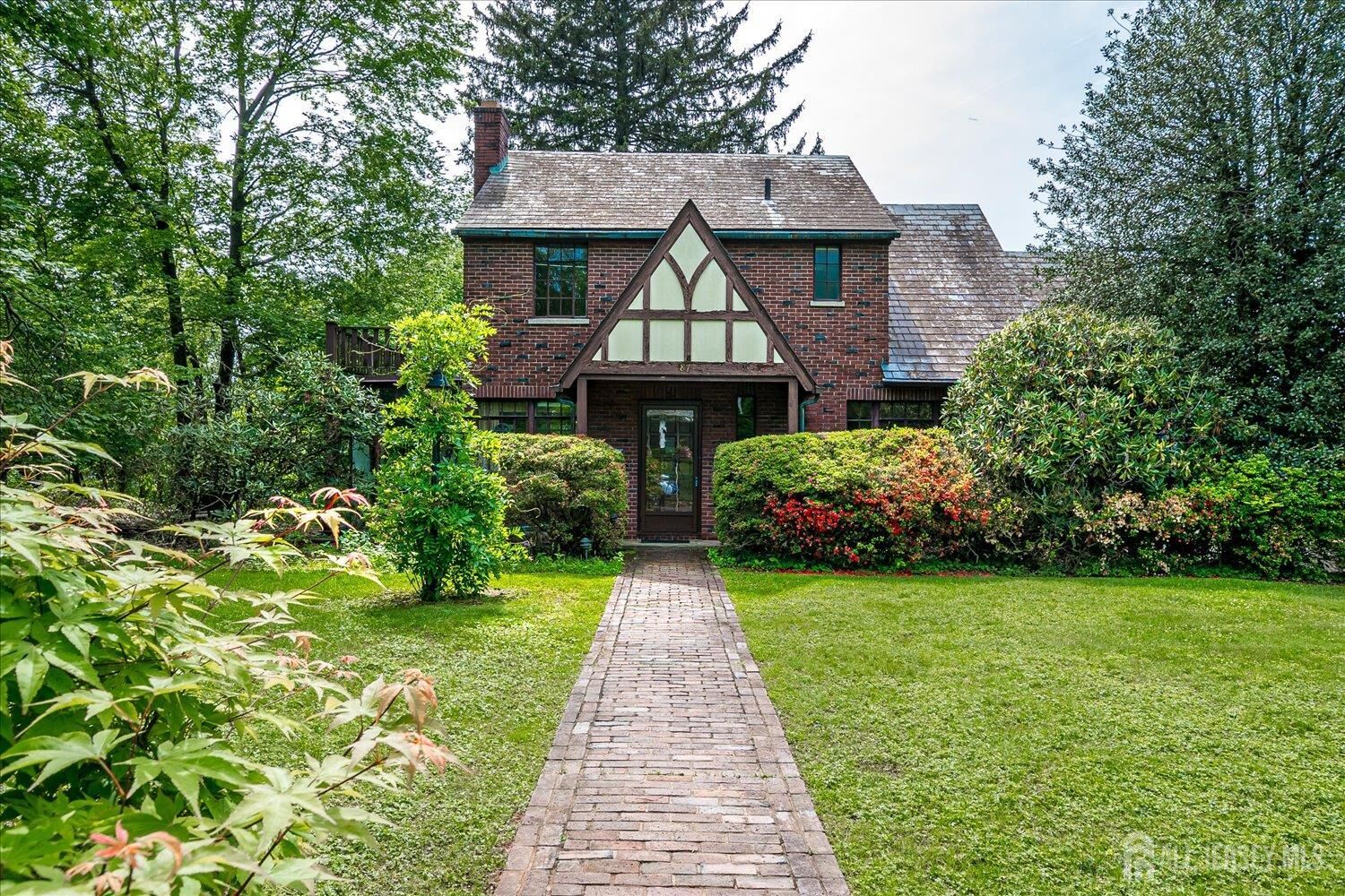 Property Photo:  87 Linden Avenue  NJ 08840 