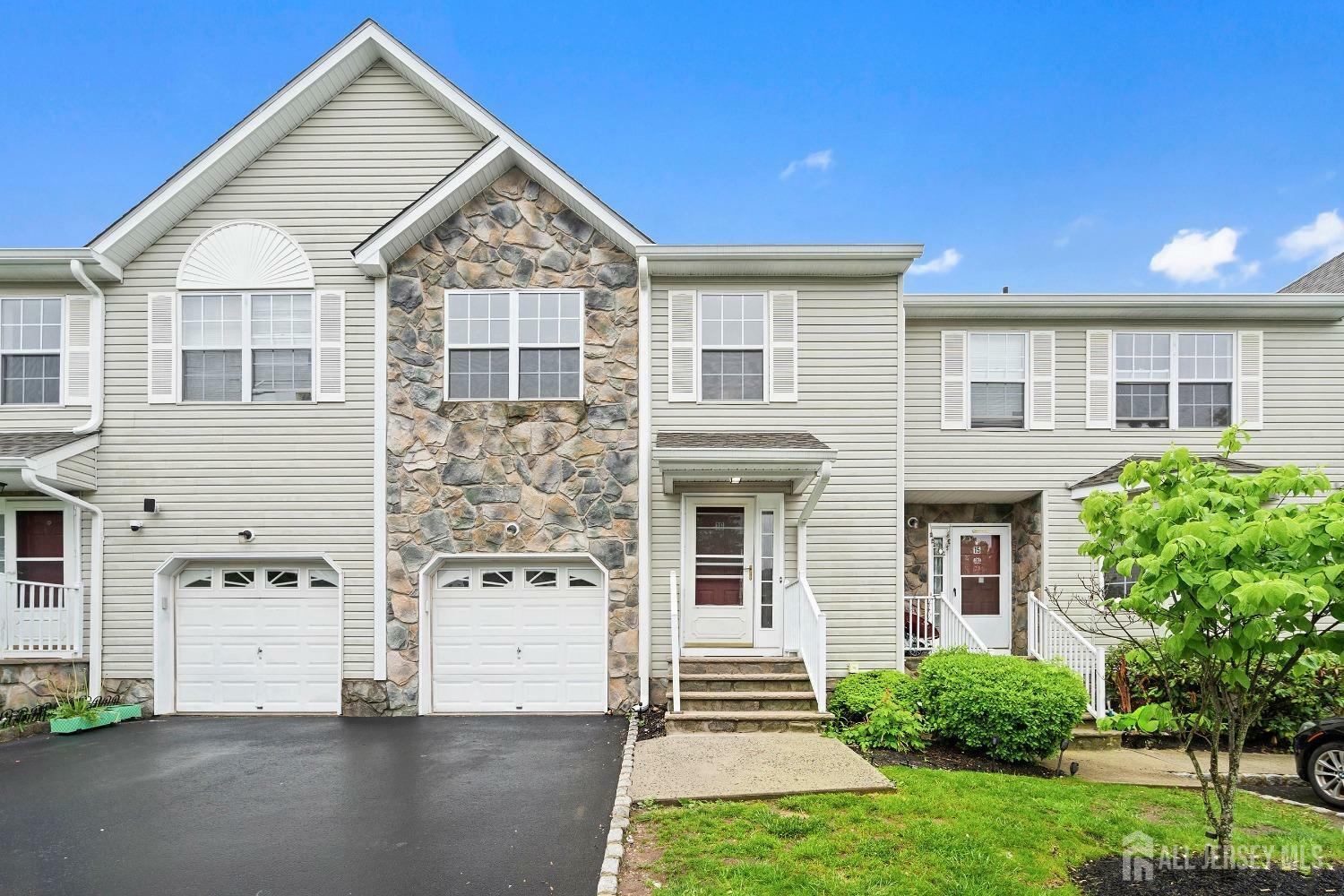 Property Photo:  16 Ashley Court  NJ 08873 