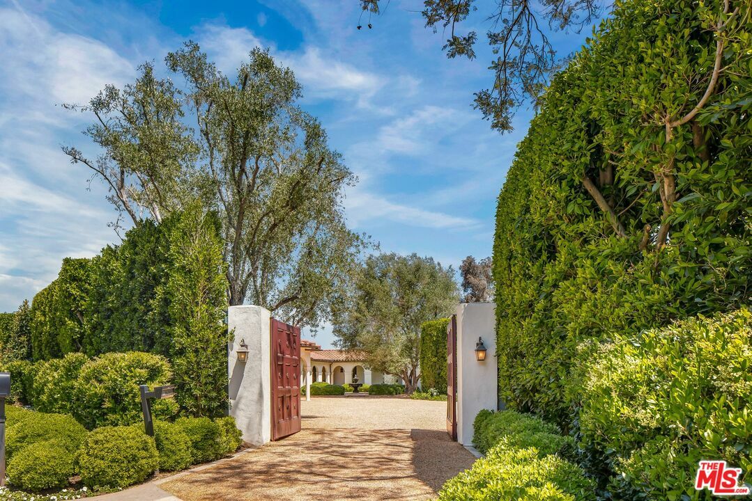 Property Photo: 300 N Tigertail Rd CA 90049