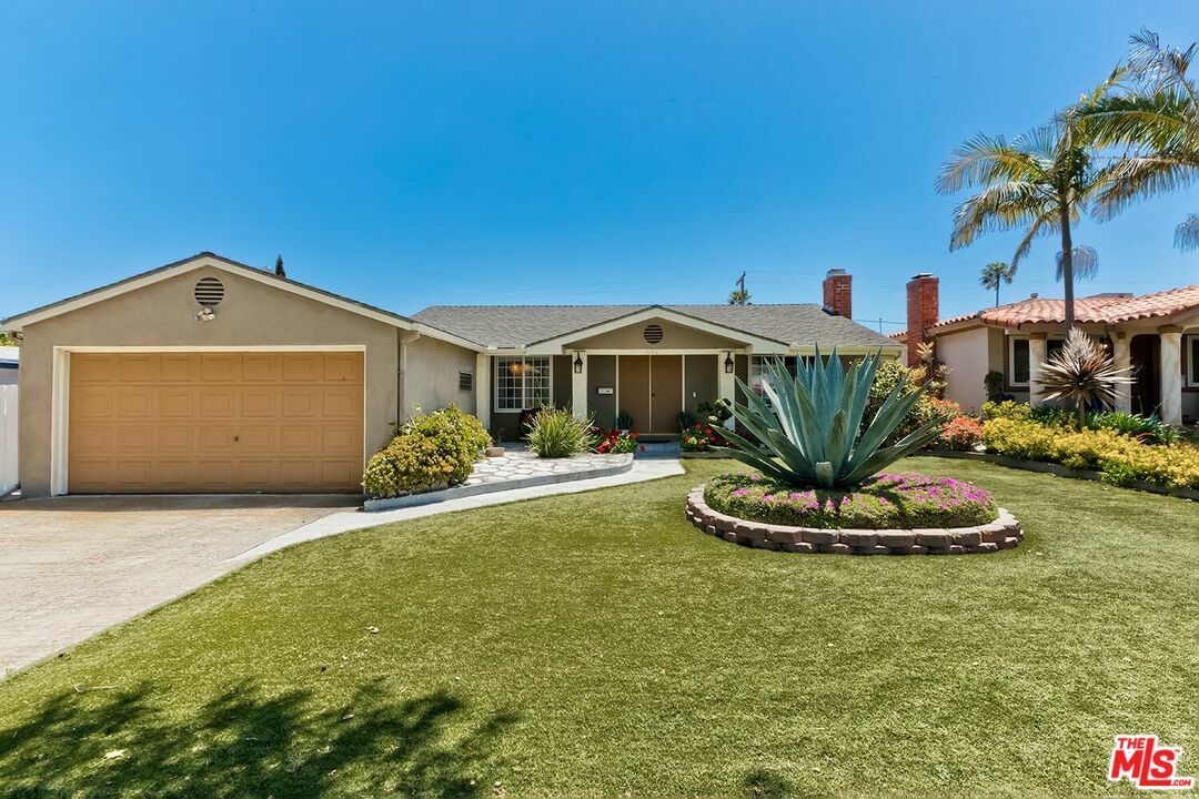 Property Photo: 7150 W 91st St CA 90045