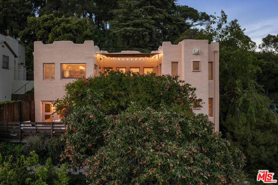 Property Photo: 3400 Carnation Ave CA 90026