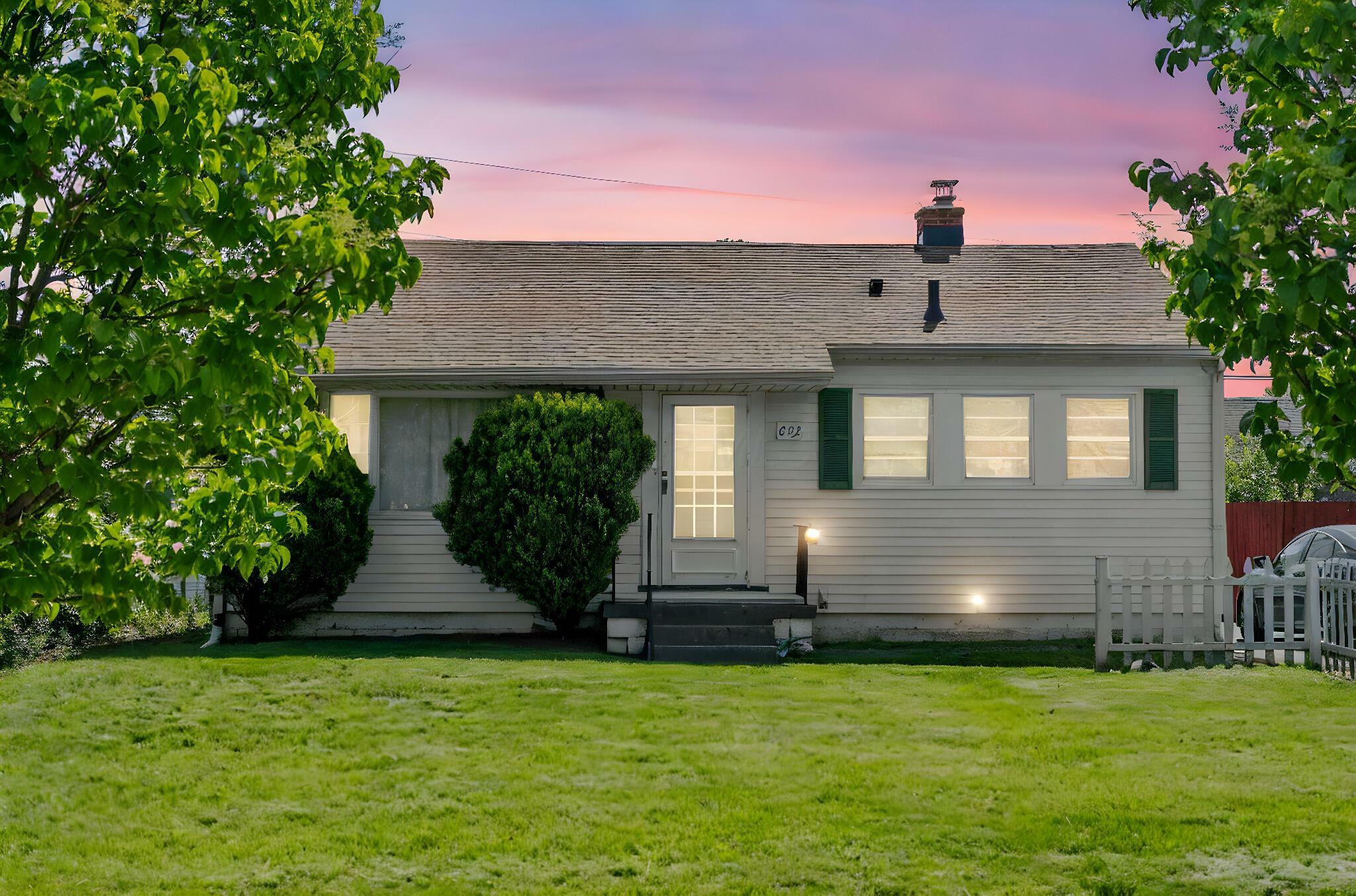 Property Photo: 652 Georgian Drive OH 43228