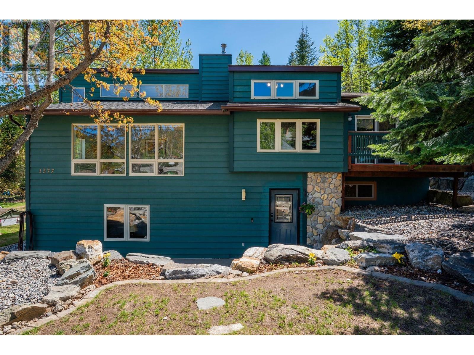 1577 Victoria Avenue  Rossland BC V0G 1Y0 photo