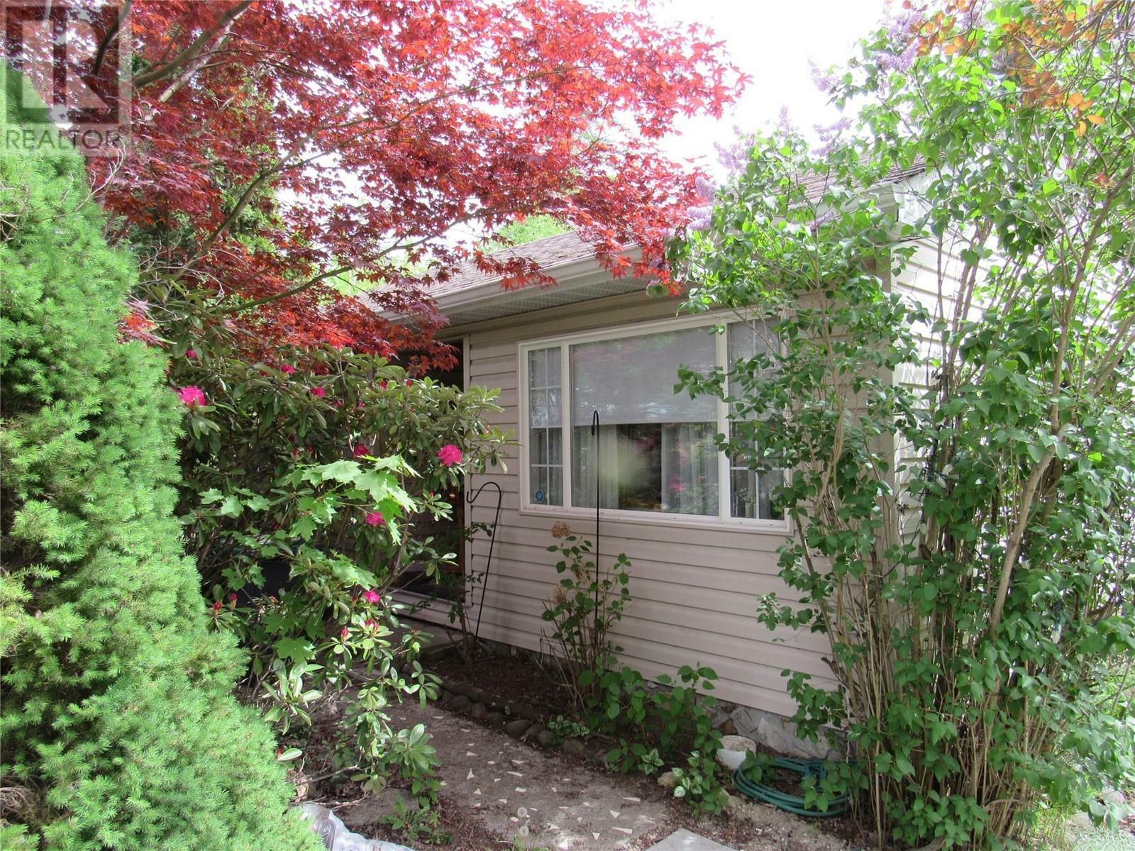 813 11th Street  Castlegar BC V1N 2J7 photo