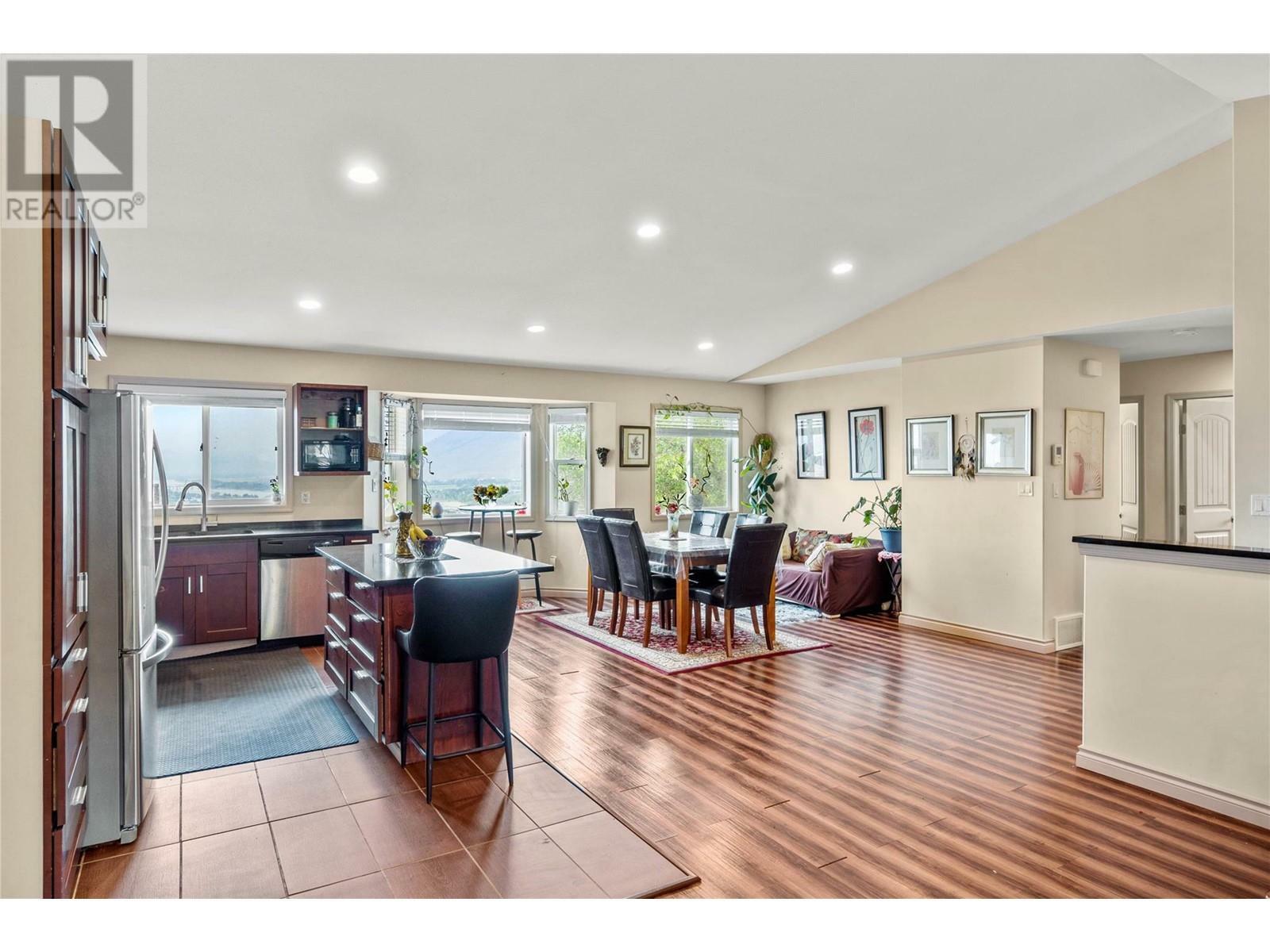 Photo de la propriété: 620 Hemlock Street BC V2C 1C5