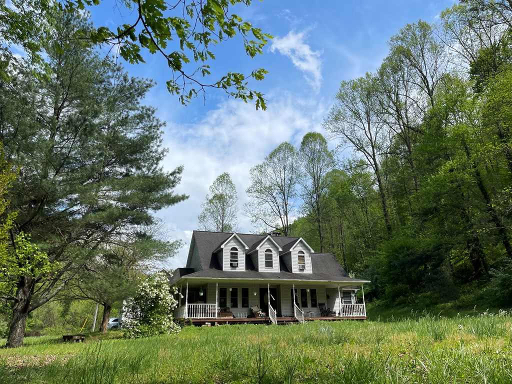 Property Photo: 1616 Rockcastle Road KY 41224
