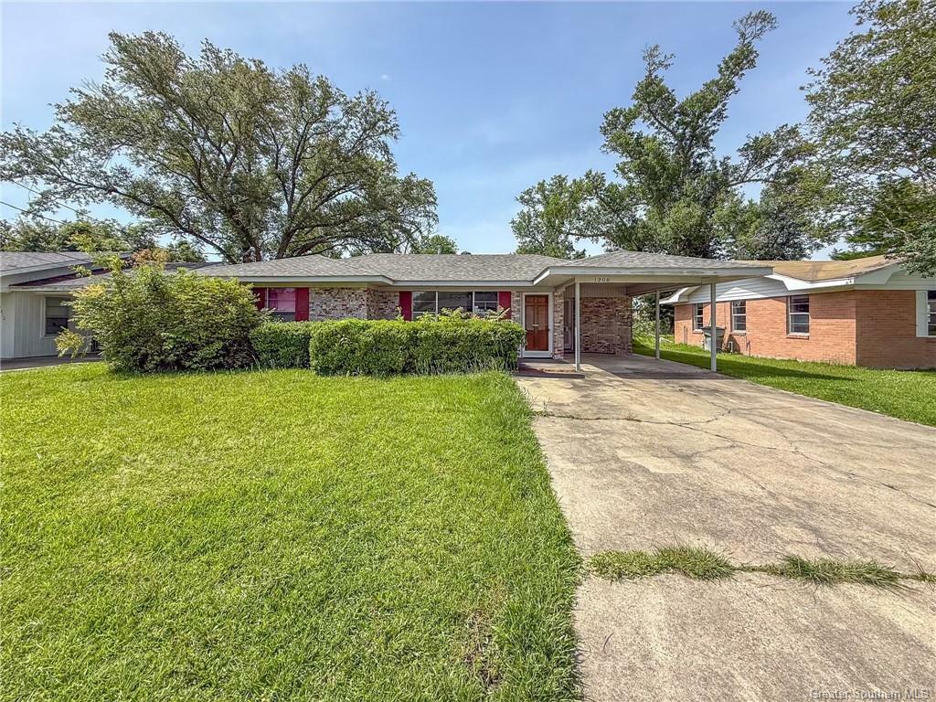Property Photo: 1208 N Elton Court LA 70607