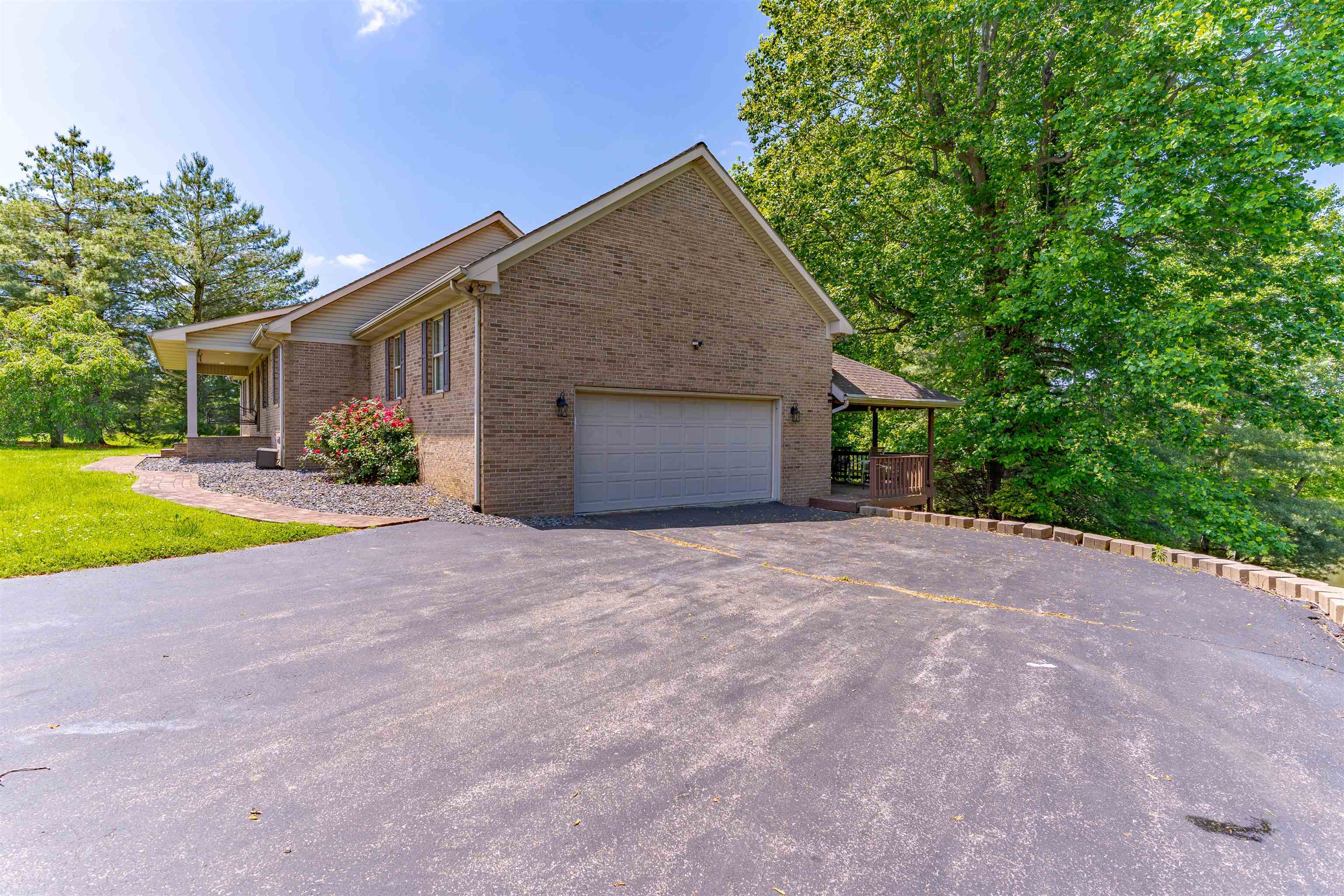 Property Photo: 15 Kallie Ct KY 42459