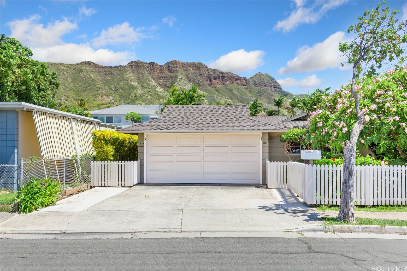 3115 Kaunaoa Street  Honolulu HI 96815 photo