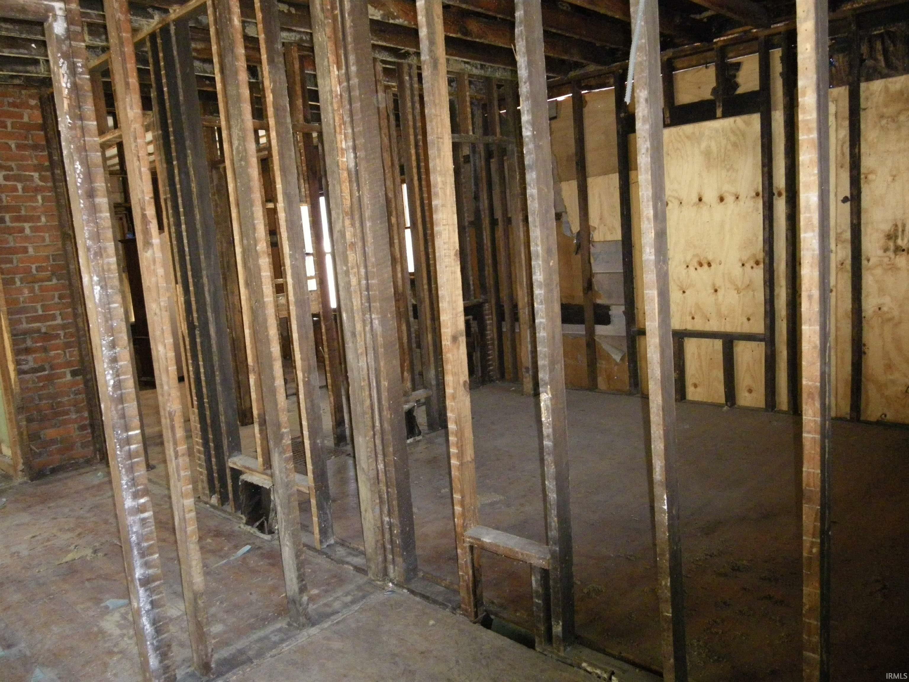 Property Photo: 914 W Missouri Street IN 47710
