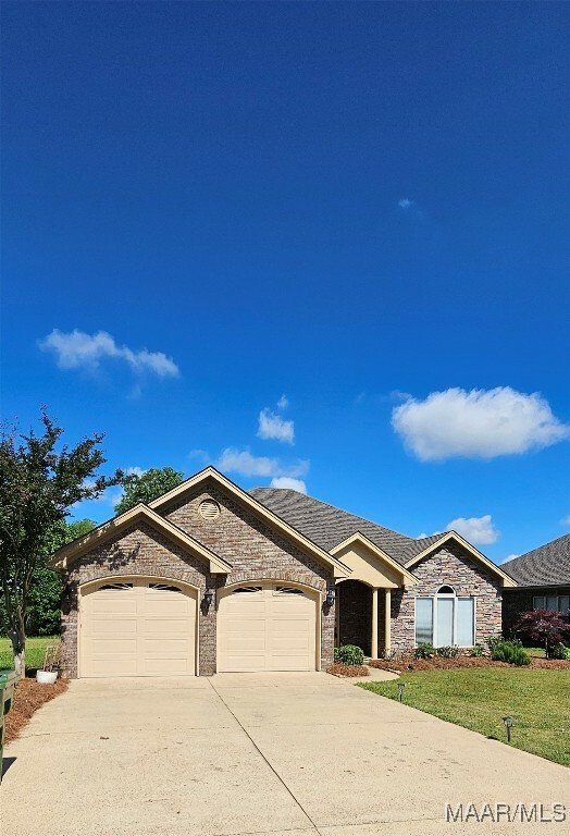 Property Photo: 5906 Amberwood Lane AL 36116