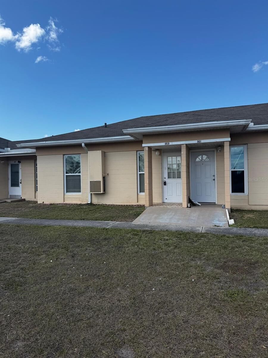Property Photo:  929 Club Circle  FL 33854 