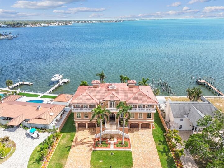 Property Photo:  5810 Mariner Street  FL 33609 