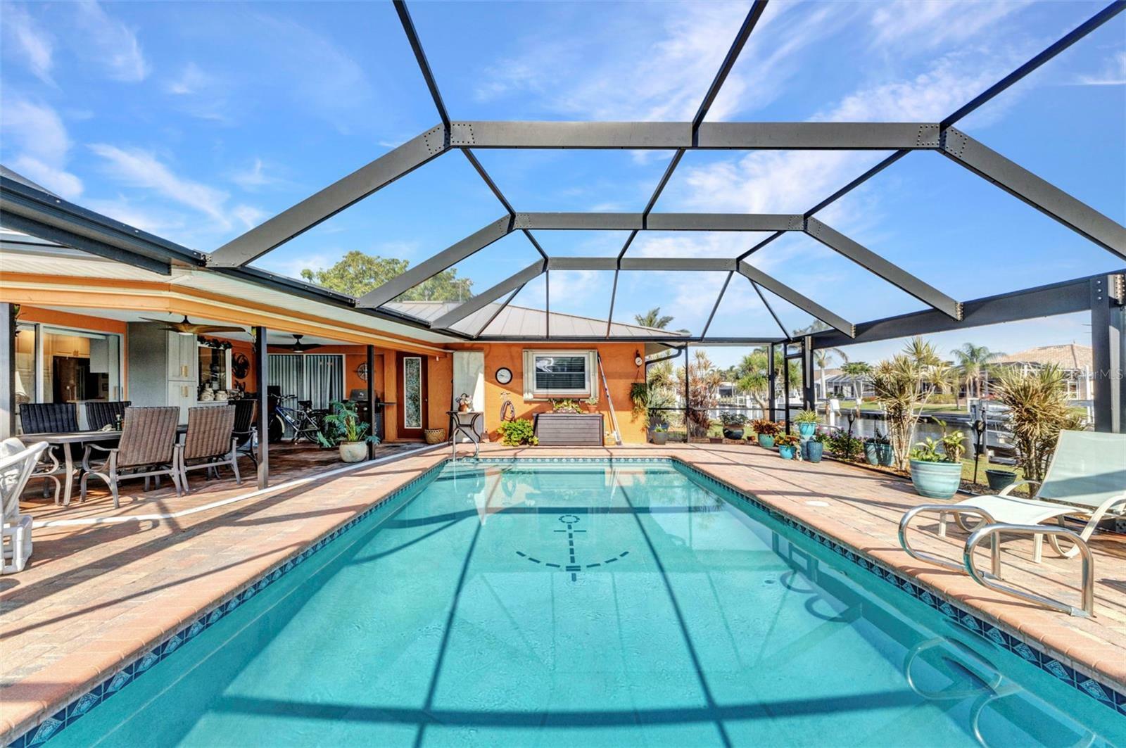 Property Photo: 2100 Via Esplanade FL 33950