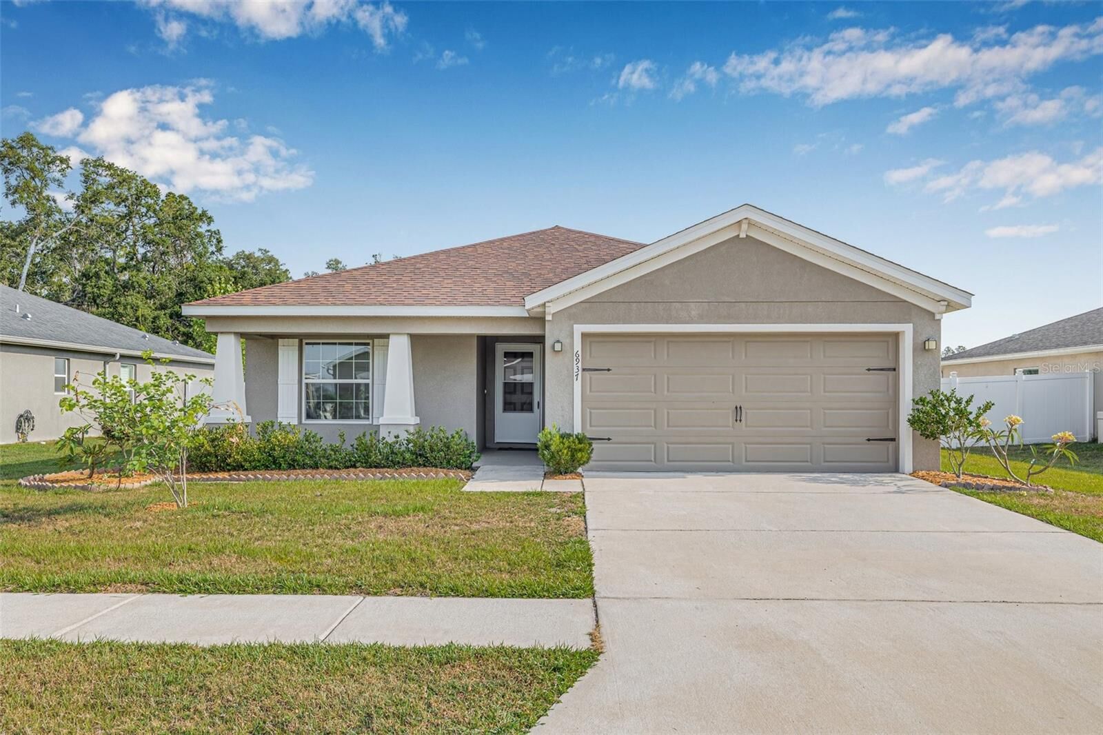 Property Photo:  6937 Gideon Circle  FL 33541 