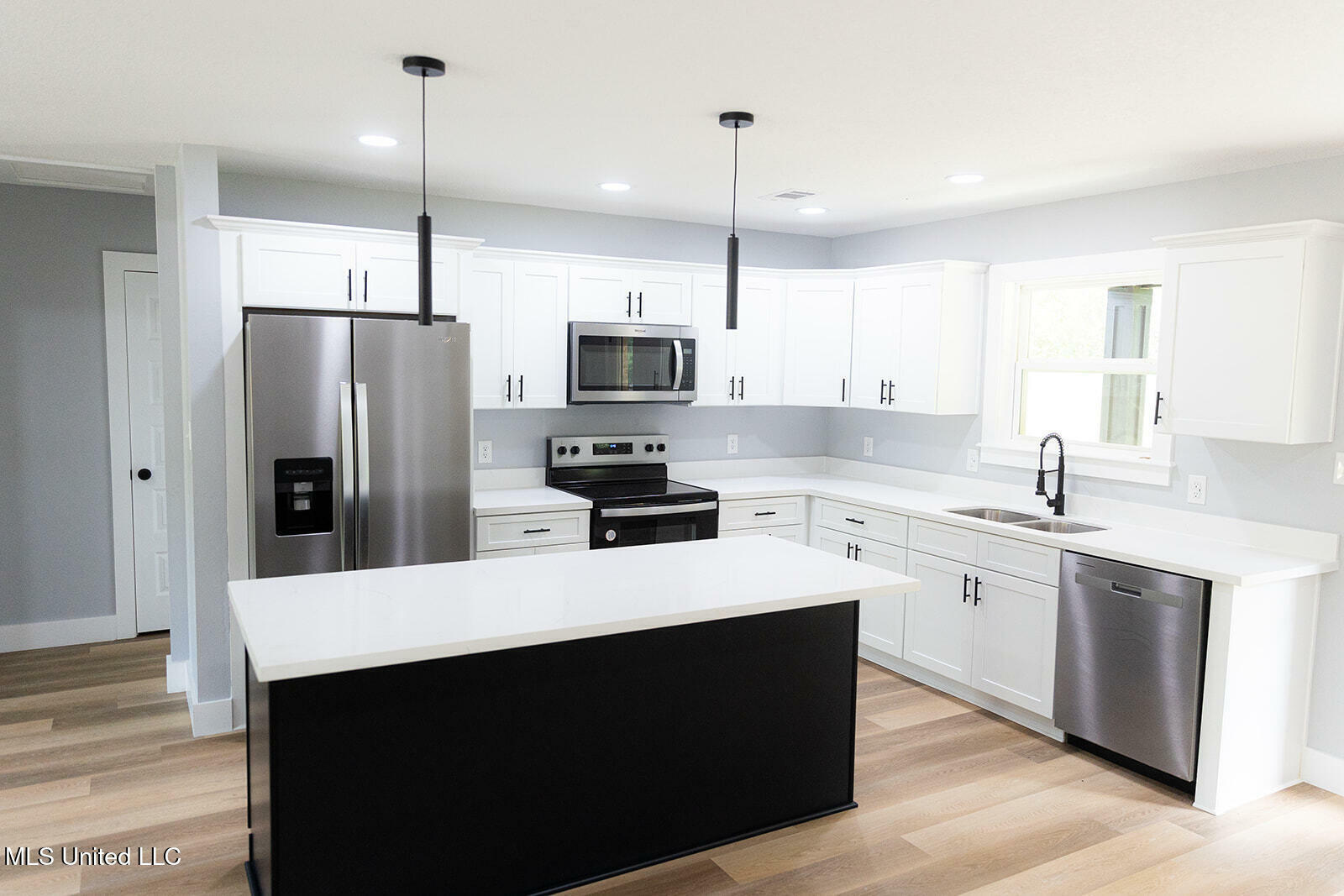Property Photo: 3412 Raintree Drive Drive MS 39553