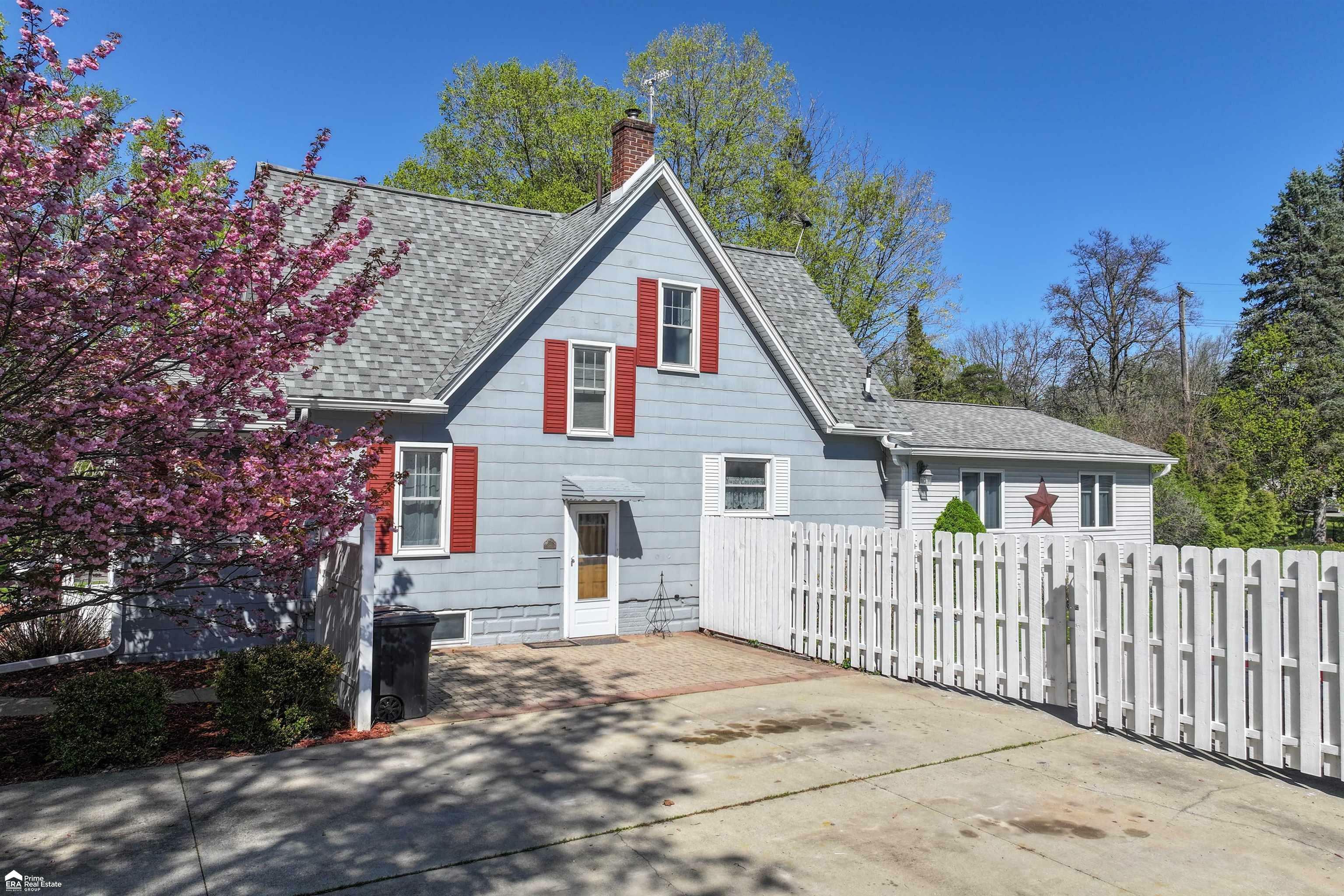 Property Photo: 405 E 5th Street MI 48444