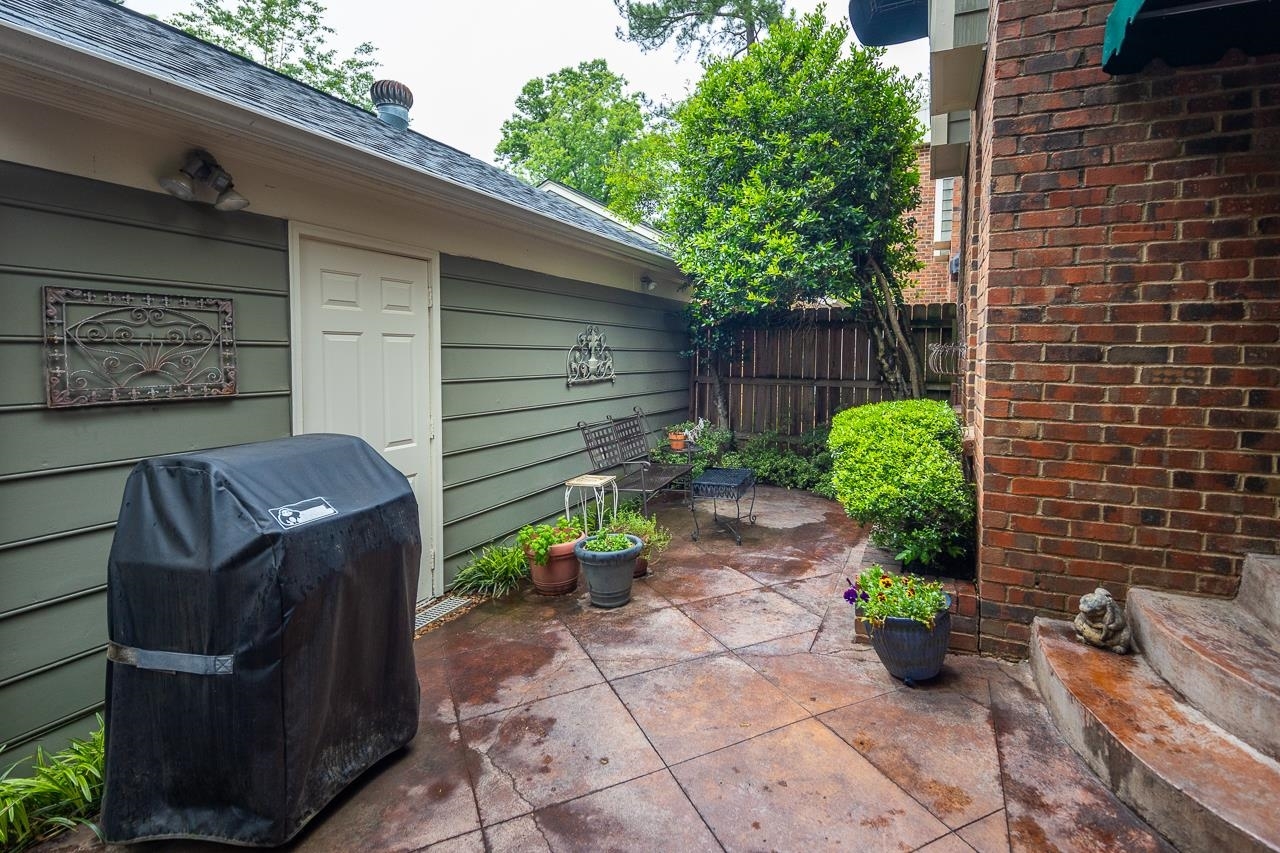 Property Photo: 6932 Midhurst Rd 6932 TN 38119