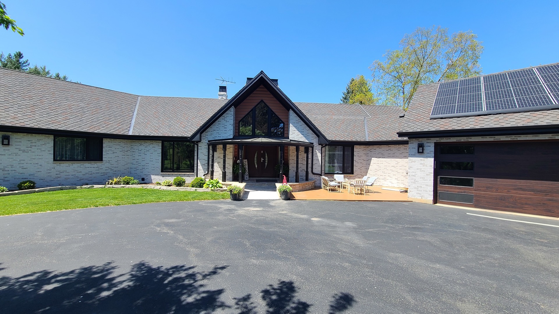Property Photo: 32 Braeburn Lane IL 60010