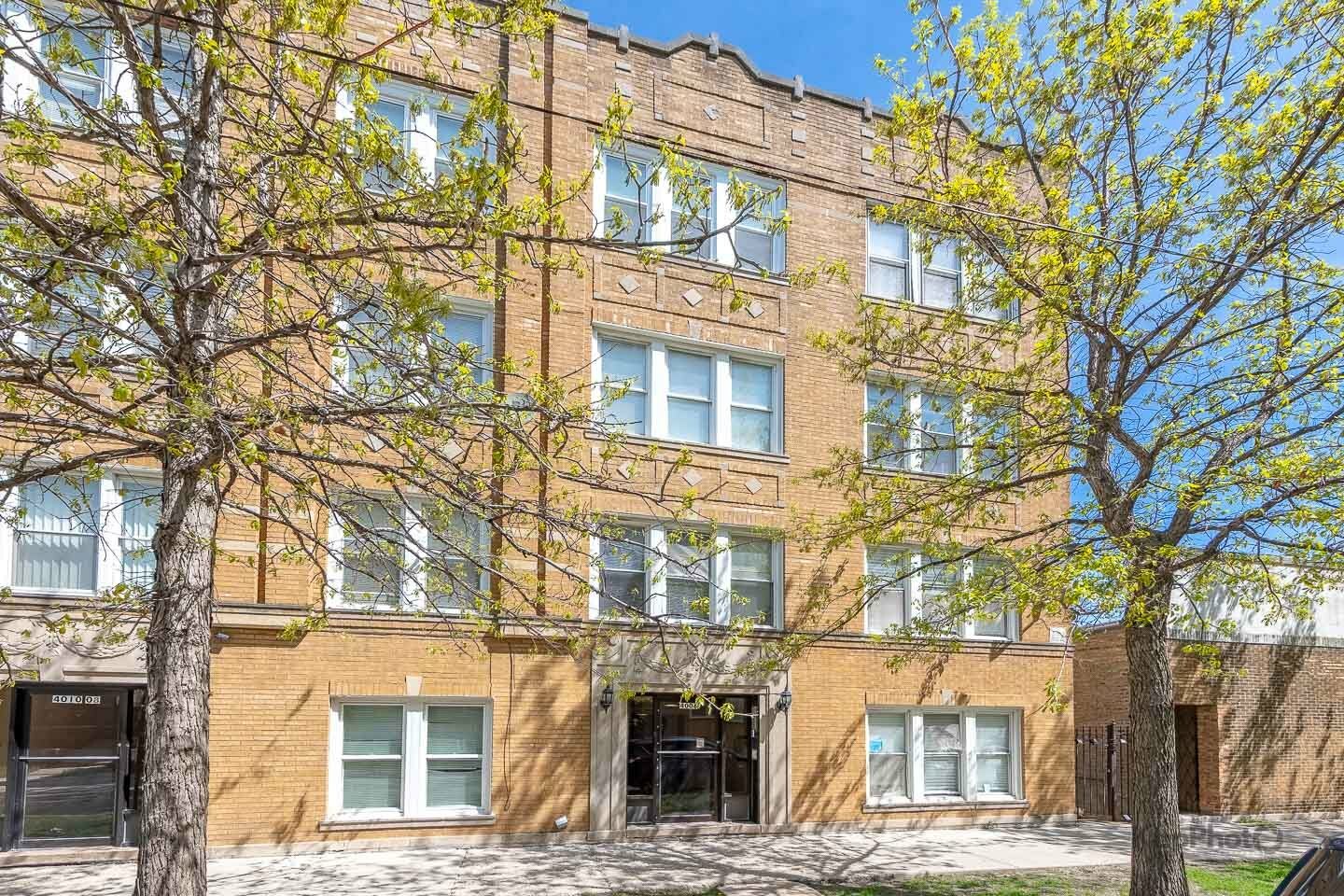 Property Photo: 4006 W Nelson Street 6A IL 60641