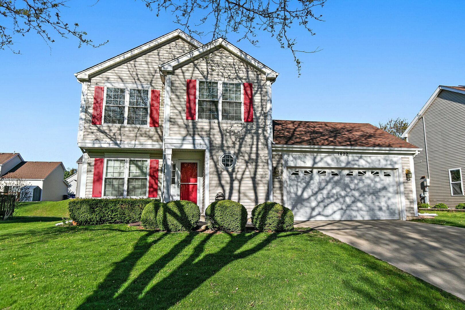 Property Photo: 1422 Keele Drive IL 60110