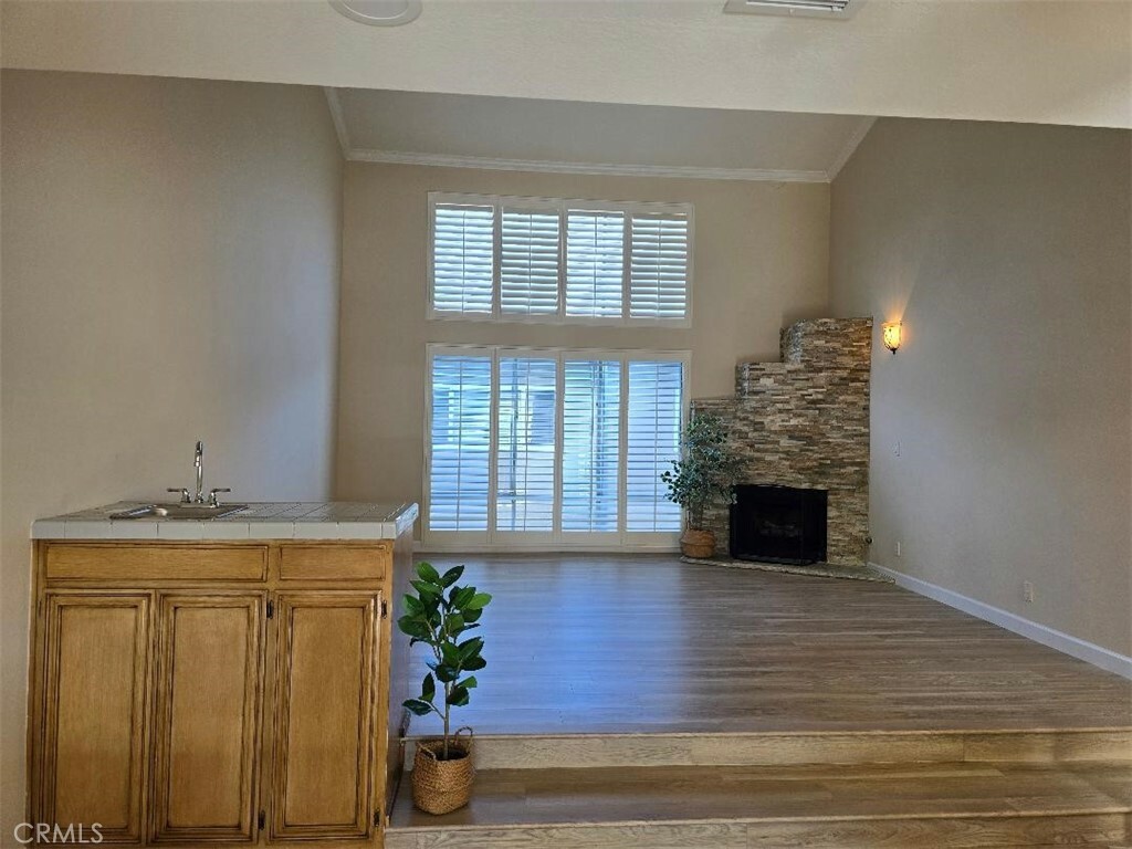Property Photo: 14853 Hartsook Street 106 CA 91403