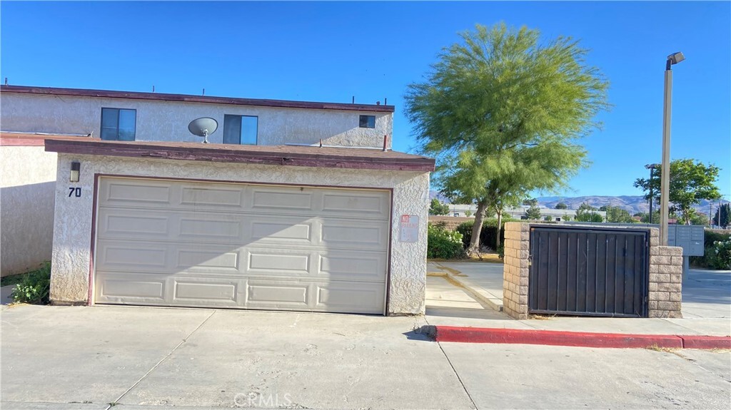 Property Photo: 2260 Q4 Avenue E 70 CA 93550