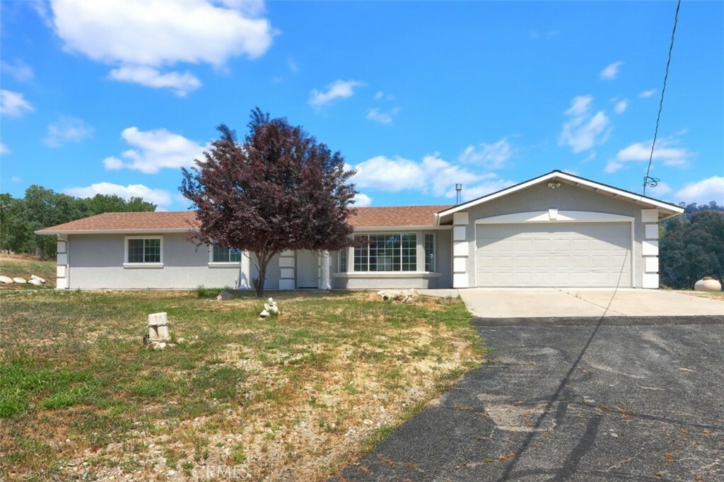 Property Photo: 43038 Glacier Lane CA 93614