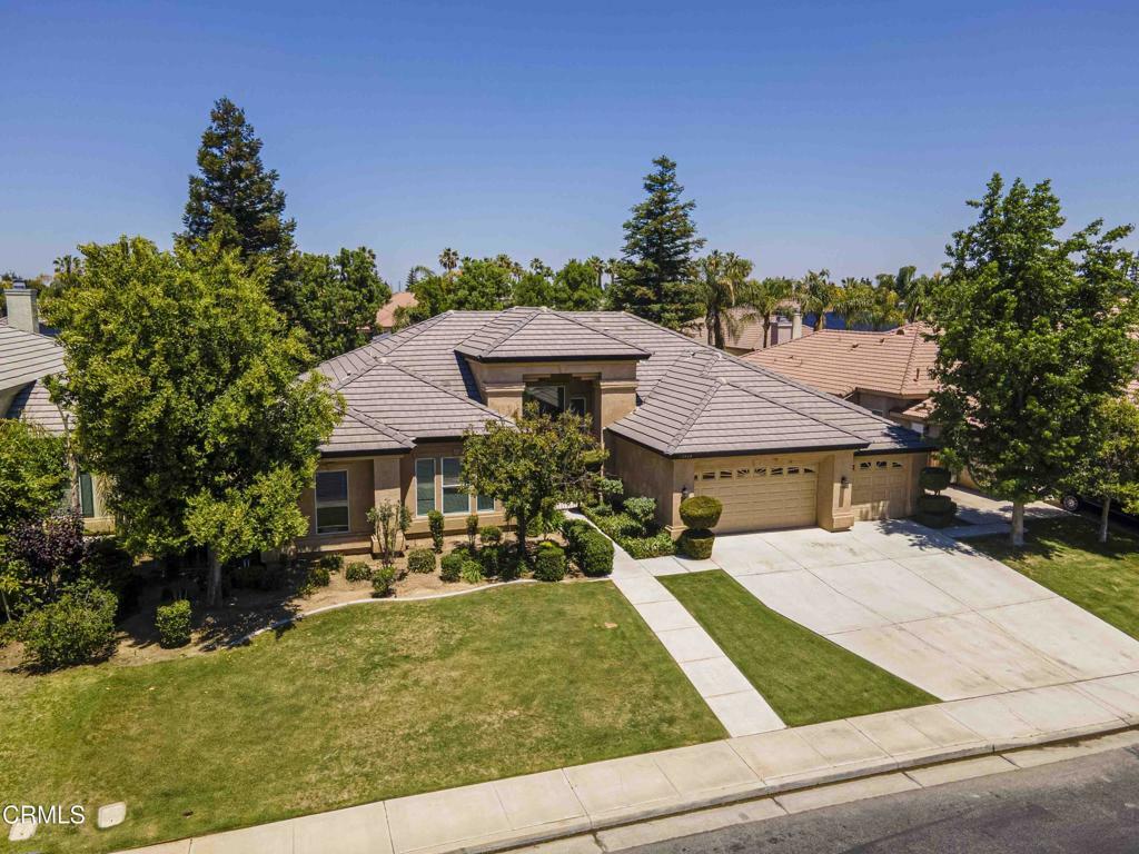 Property Photo: 13010 Williamsburg Place CA 93314