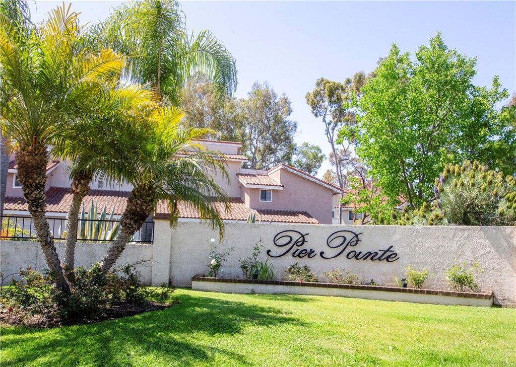 Property Photo:  7445 Seastar Drive 6  CA 92648