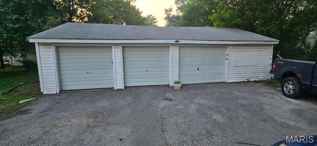 Property Photo: 915 Lindsay Lane MO 63031