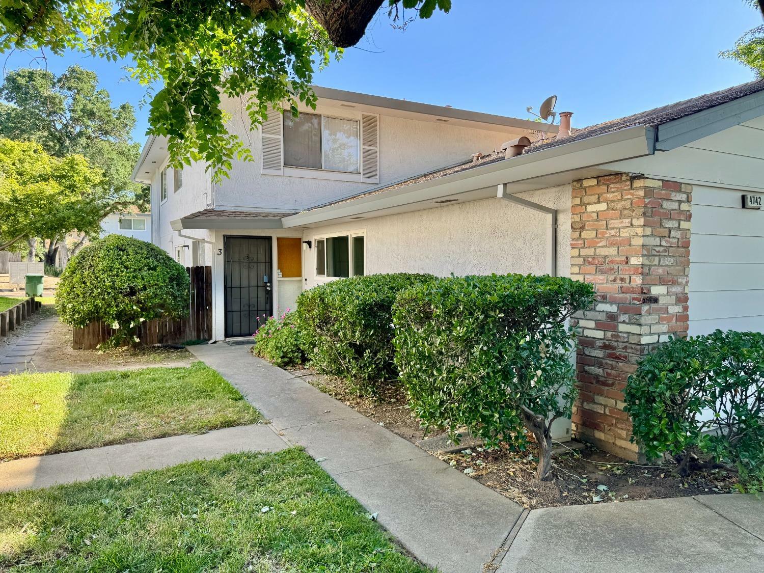 Property Photo: 4742 Greenholme Drive 3 CA 95842