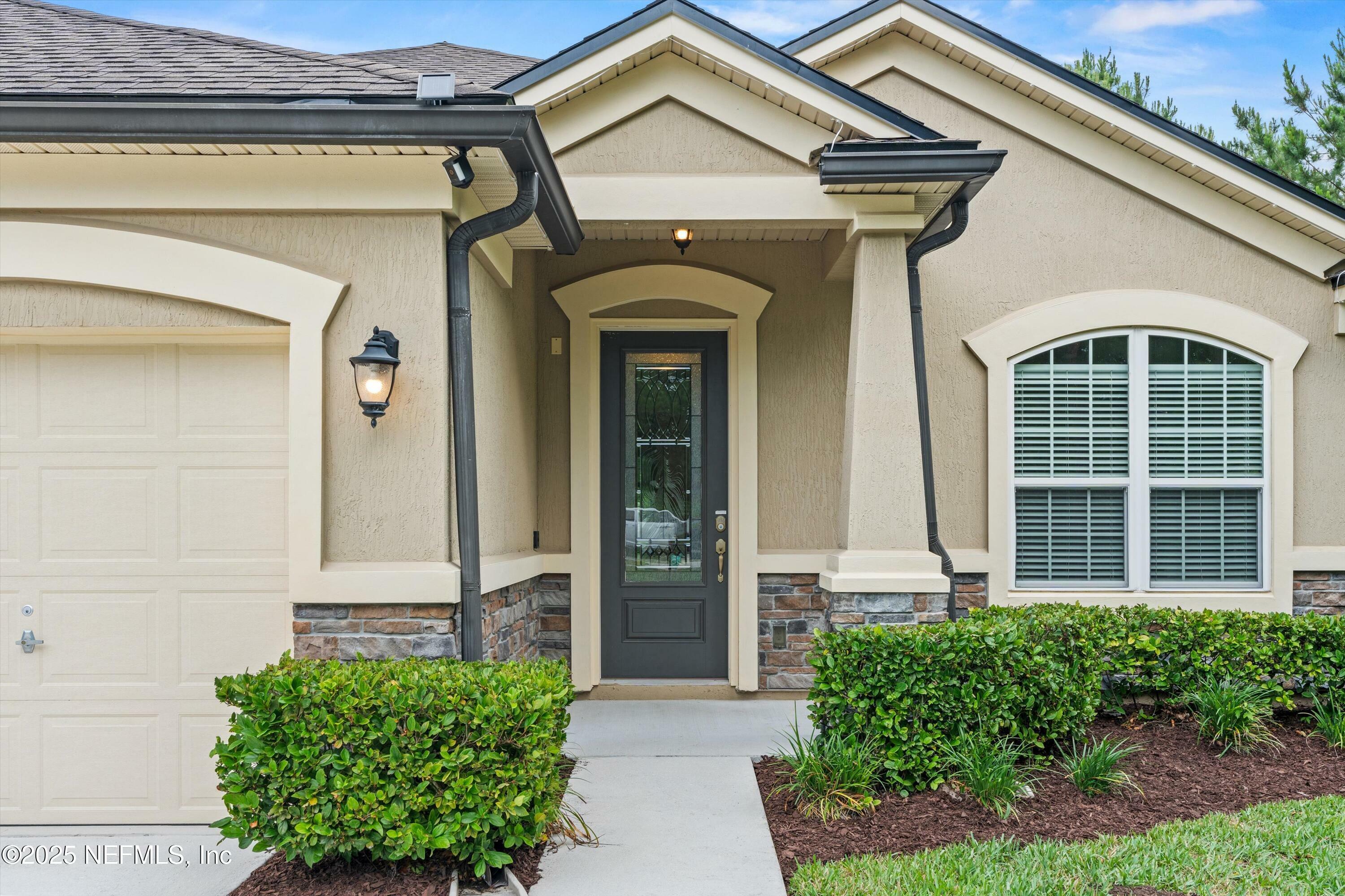 Property Photo: 1189 Royal Dornoch Drive FL 32221