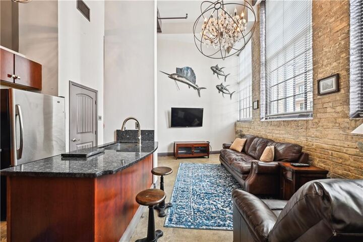 Property Photo:  920 Poeyfarre Street 109  LA 70130 