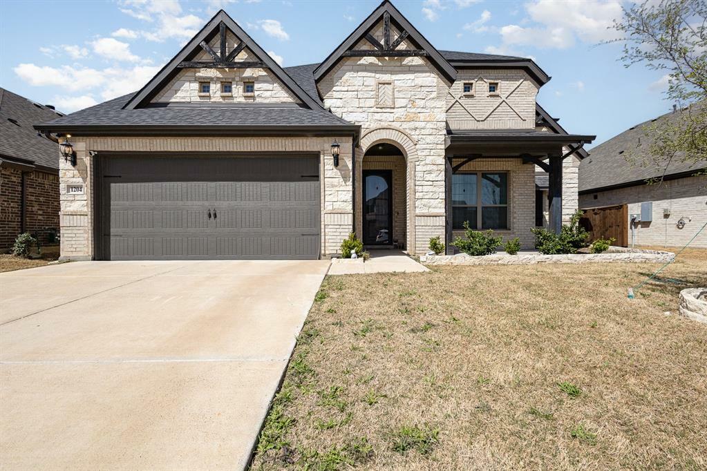Property Photo: 1204 Manor Creek Way TX 76063