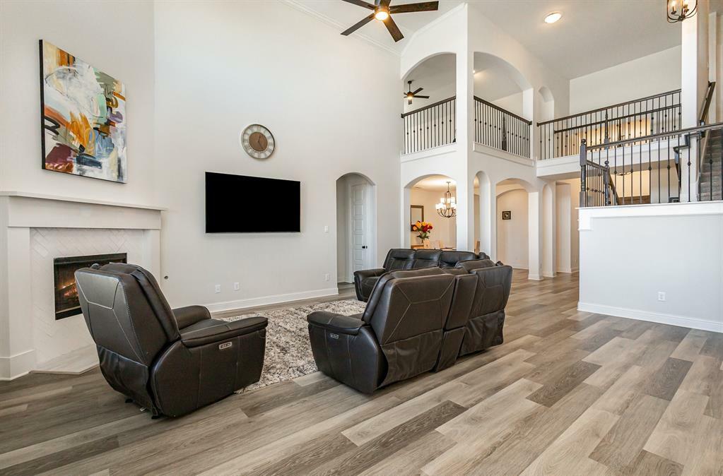 Property Photo: 1204 Manor Creek Way TX 76063