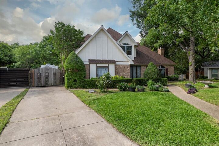 Property Photo: 4706 El Brevo Court TX 76017