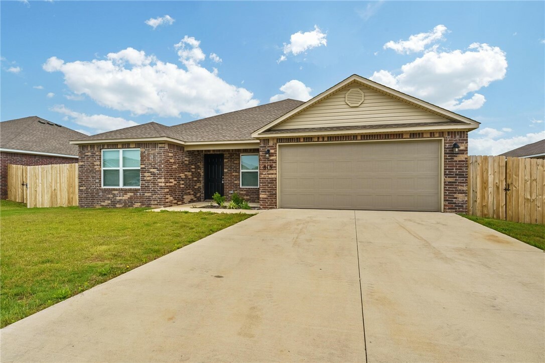 Property Photo: 815 W Tanner Drive AR 72761