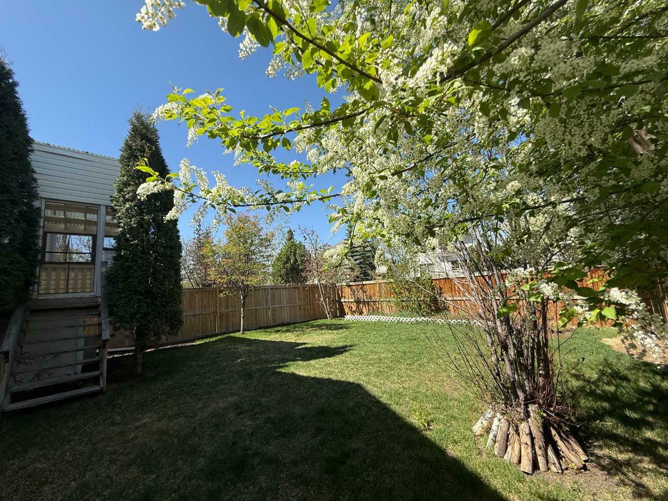 Property Photo: 125 Douglas Glen Court SE AB T2Z 2M8