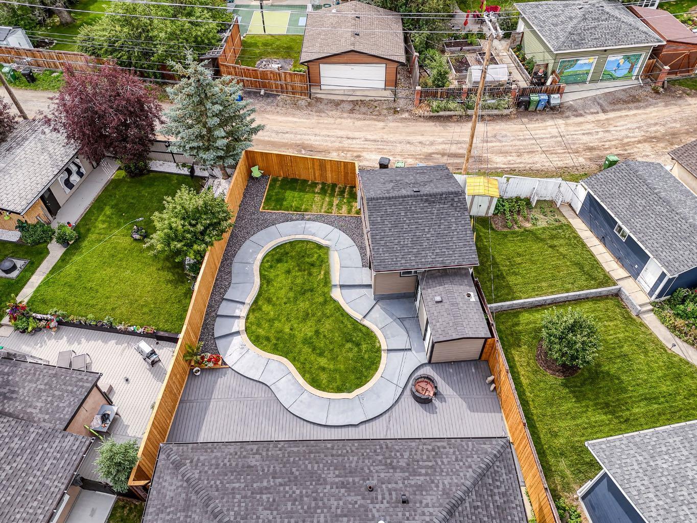 Property Photo:  88 Glenpatrick Drive SW  AB T3E 4L6 