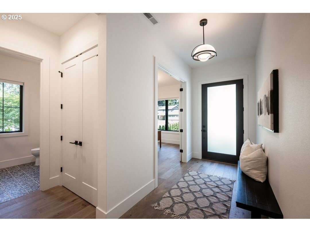 Property Photo: 2112 Ridgewood Rd OR 97034