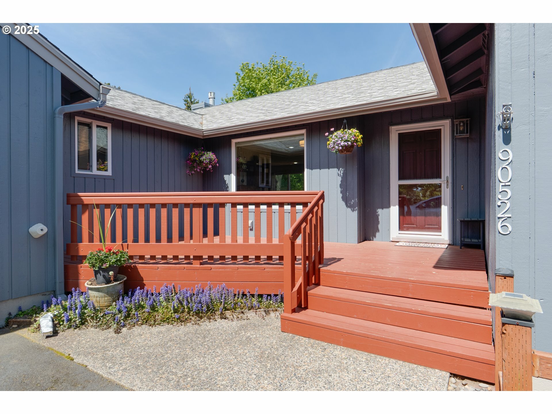 Property Photo: 90526 Birdie Dr OR 97146