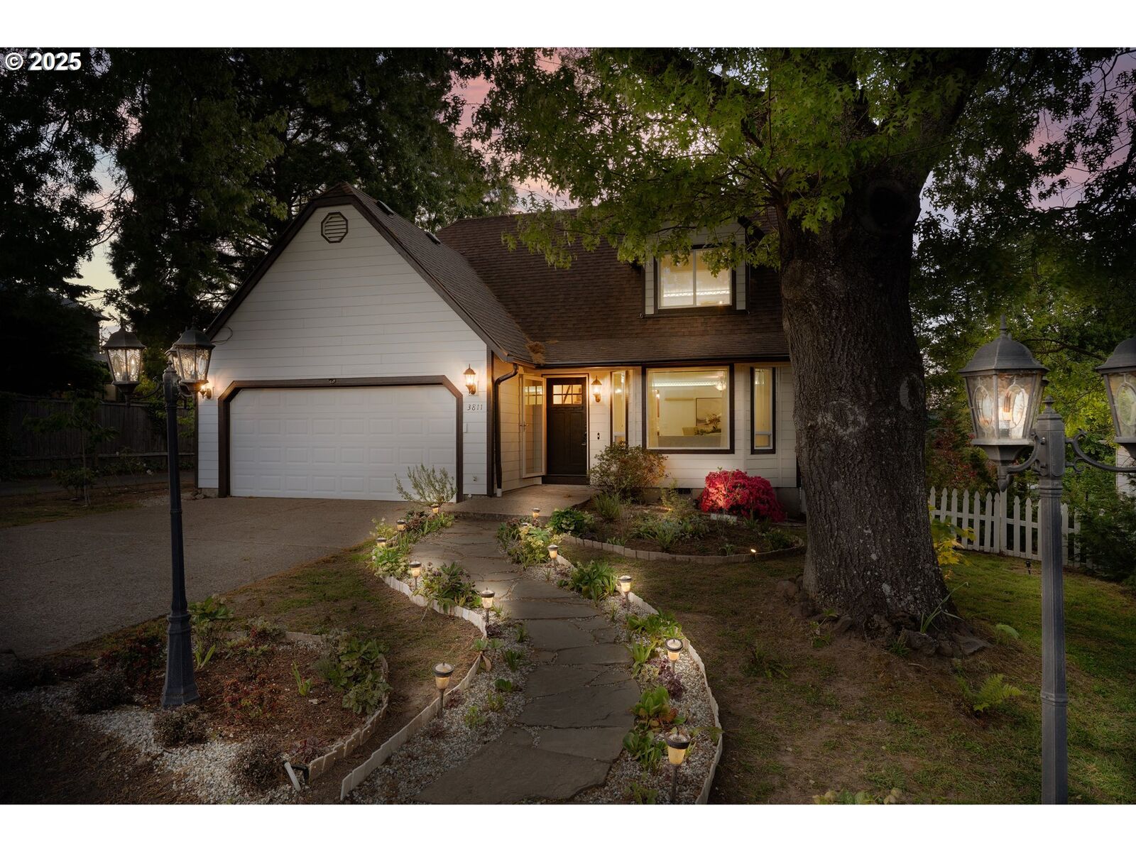 Property Photo: 3811 SW Baird St OR 97219