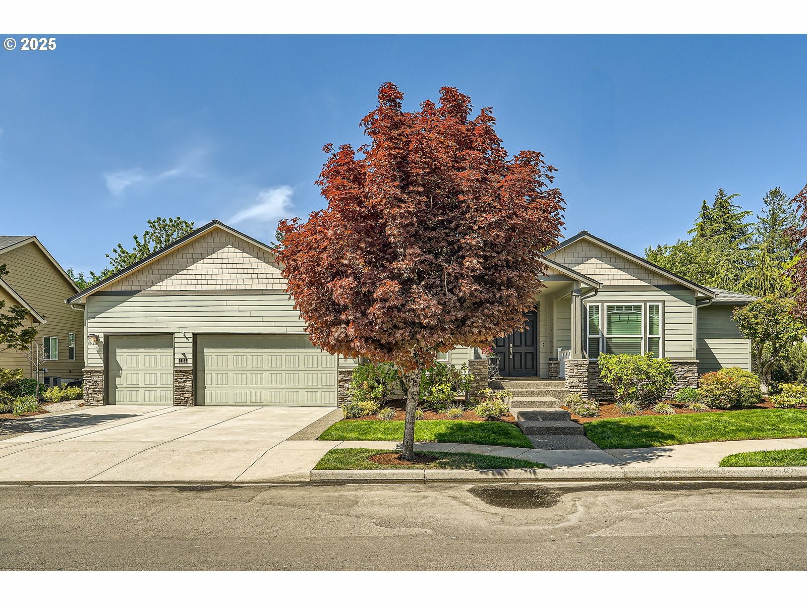 Property Photo:  1114 S 6th Way  WA 98642 