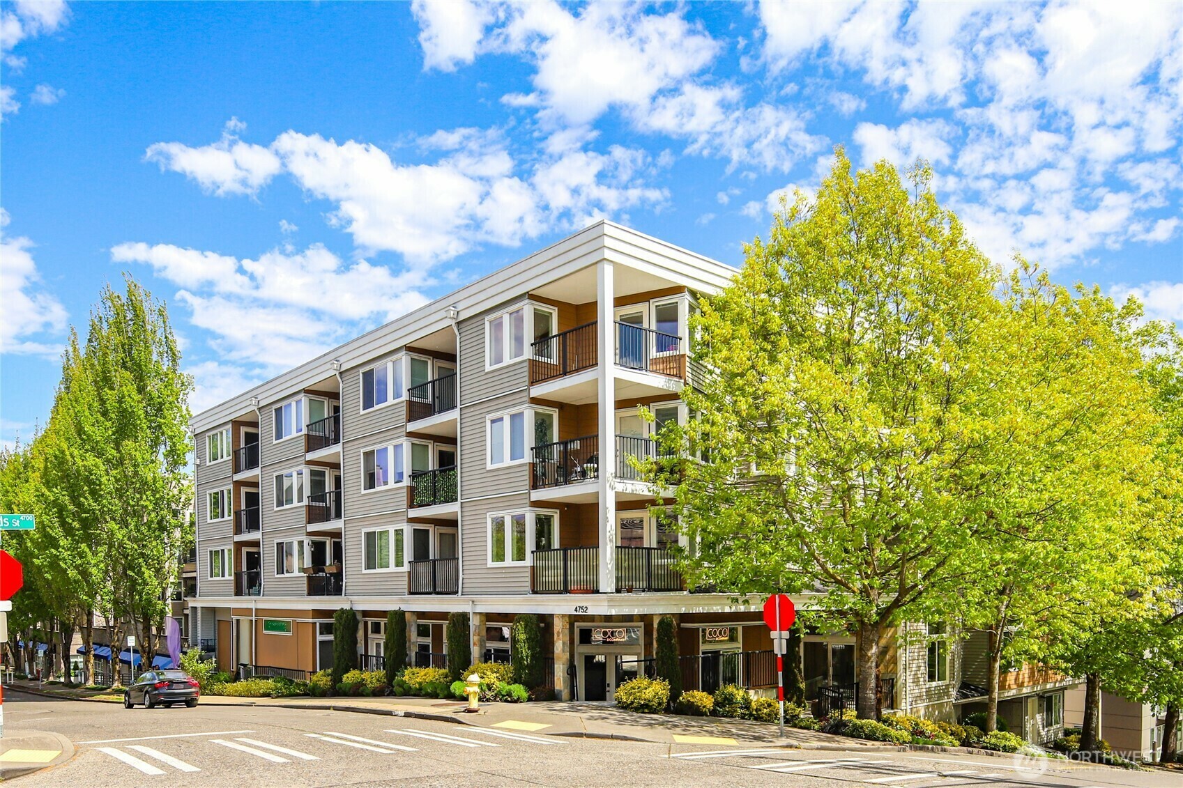 Property Photo: 4752 41st Avenue SW 403 WA 98116